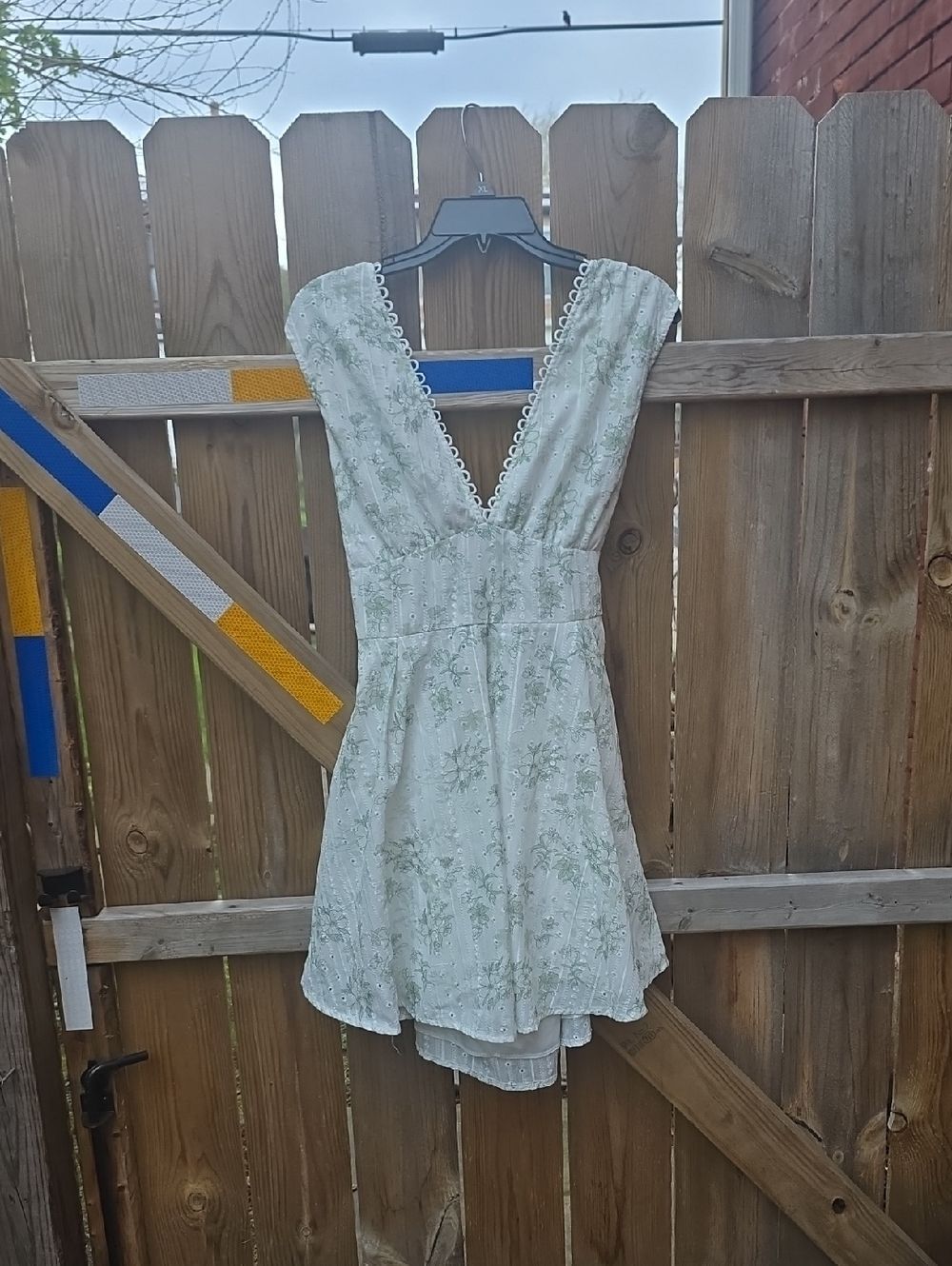 SHEIN Light Green Floral Deep V-Neck Mini Dress